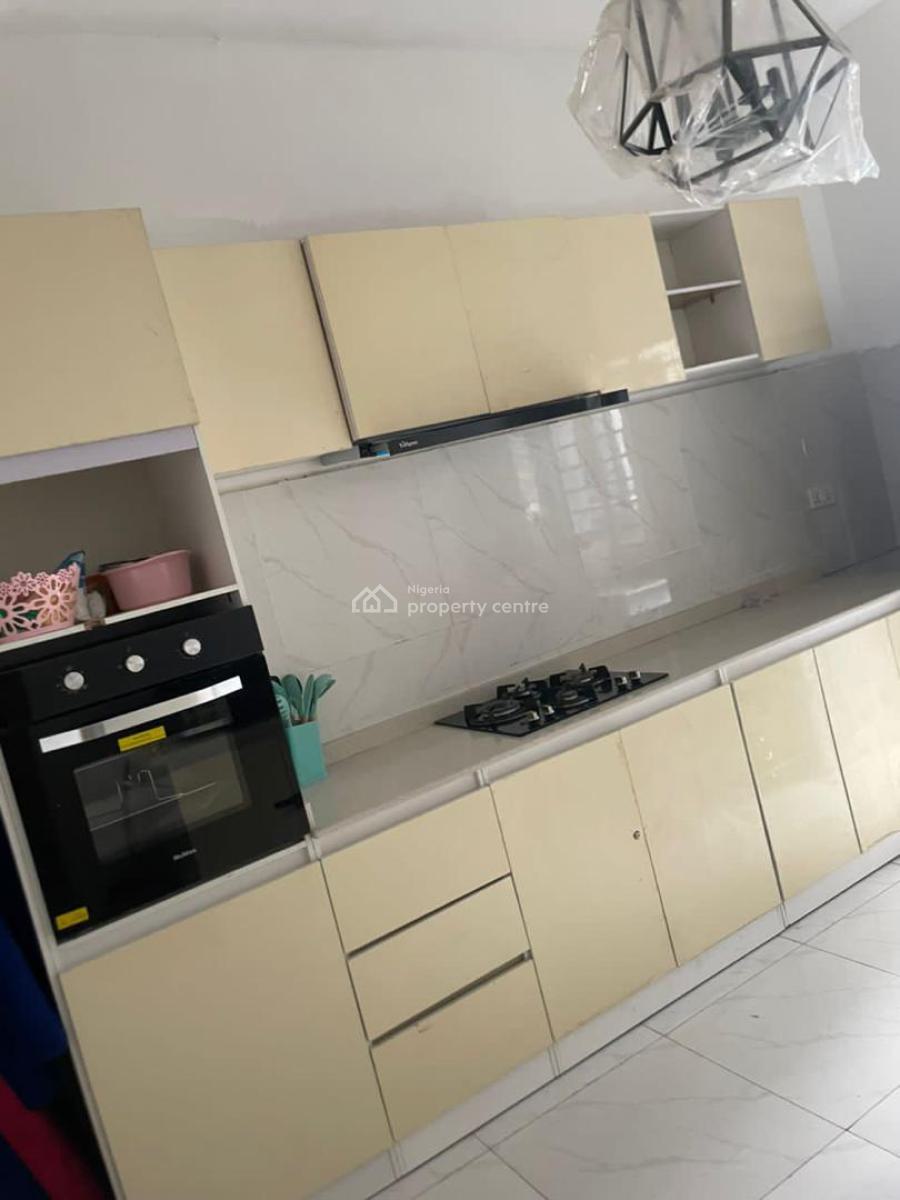 Spacious Master Bedroom in a Serviced Court, Justice Court, Spg Road, Ologolo, Lekki, Lagos, Flat / Apartment for Rent