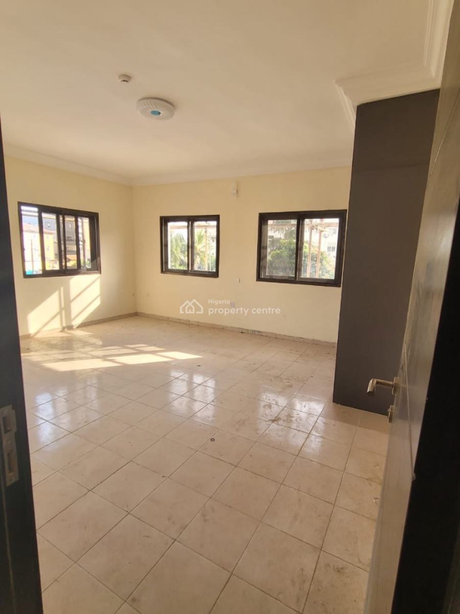 Newly Renovated 3 Bedrooms Apartments with a Swimming Pool and Gym, Bq, Lekki Phase 1, Lekki, Lagos, Flat / Apartment for Rent