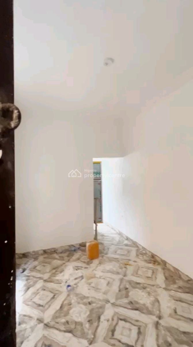 Standard and Spacious, Morocco, Yaba, Lagos, Mini Flat (room and Parlour) for Rent