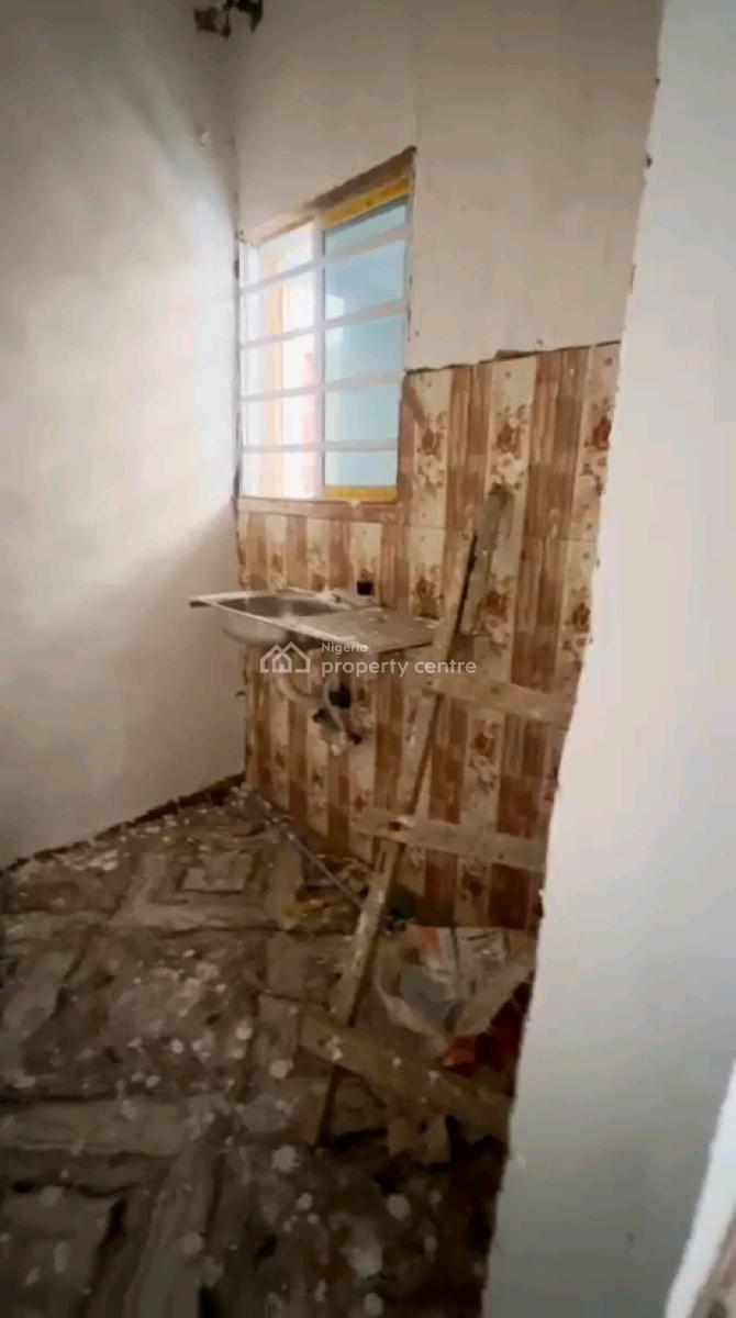 Standard and Spacious, Morocco, Yaba, Lagos, Mini Flat (room and Parlour) for Rent