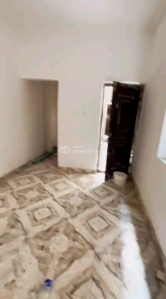 Standard and Spacious, Morocco, Yaba, Lagos, Mini Flat (room and Parlour) for Rent