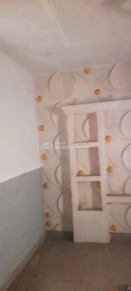 Standard and Spacious Mini Flat, Adekunle, Adekunle, Yaba, Lagos, Mini Flat (room and Parlour) for Rent