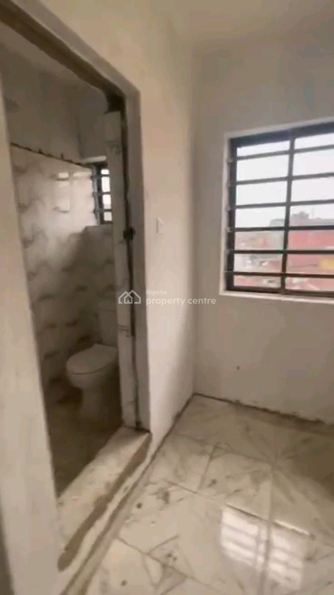 Standard and Spacious 2 Bedroom Flat, Somolu, Shomolu, Lagos, Flat / Apartment for Rent