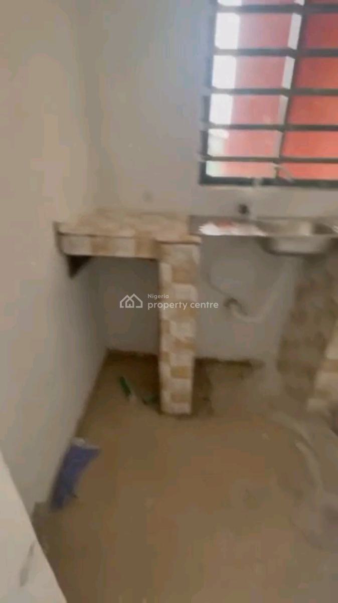 Standard and Spacious 2 Bedroom Flat, Somolu, Shomolu, Lagos, Flat / Apartment for Rent