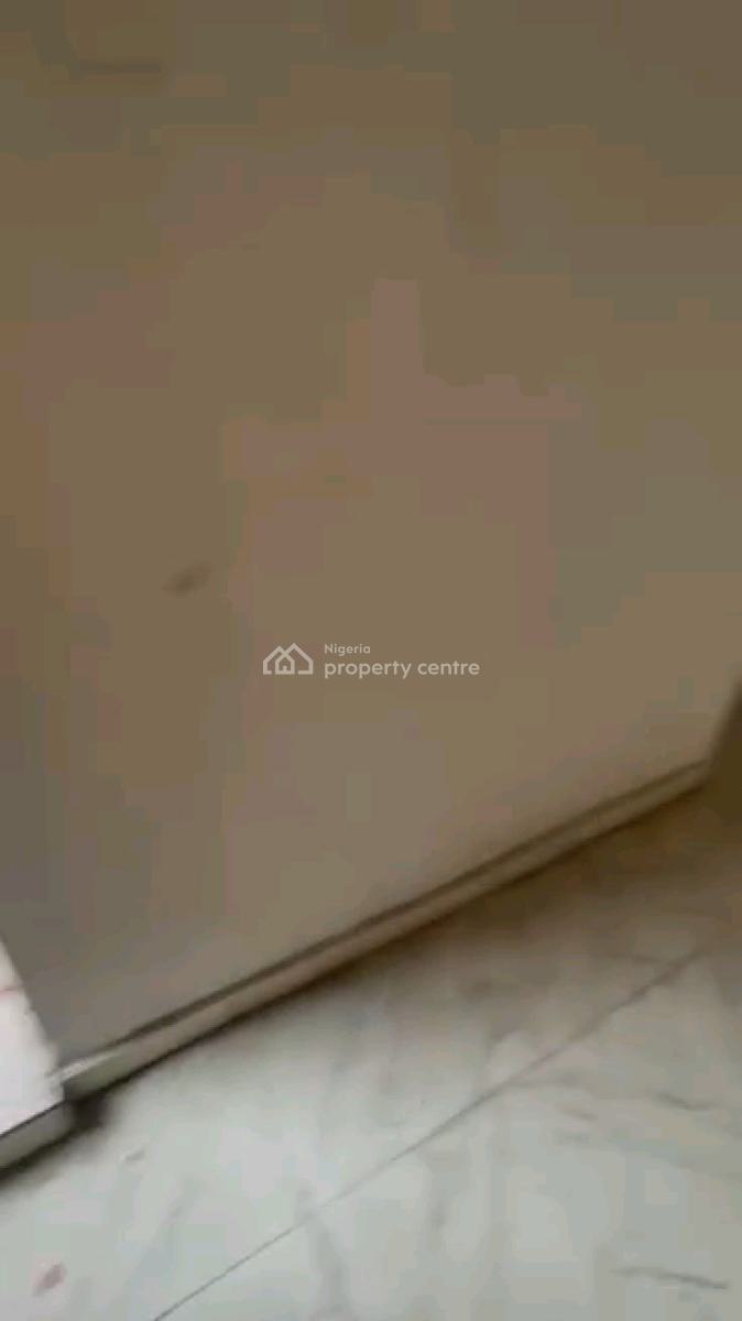 Standard and Spacious 2 Bedroom Flat, Somolu, Shomolu, Lagos, Flat / Apartment for Rent