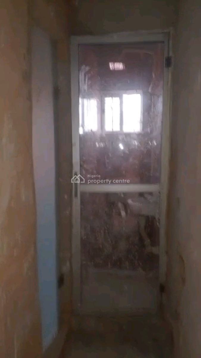 Newly Renovated 2 Bedrooms Flat Apartment 2toilets / 2bathrooms, Abule Ijesha, Yaba, Lagos, Flat / Apartment for Rent