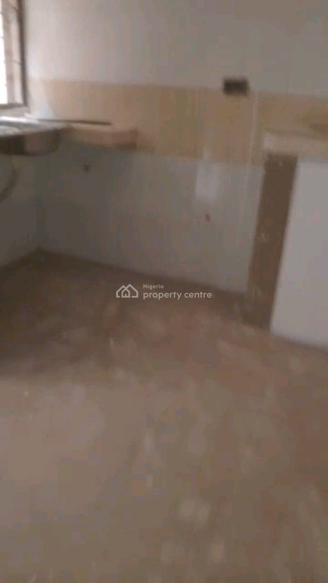 Newly Renovated 2 Bedrooms Flat Apartment 2toilets / 2bathrooms, Abule Ijesha, Yaba, Lagos, Flat / Apartment for Rent