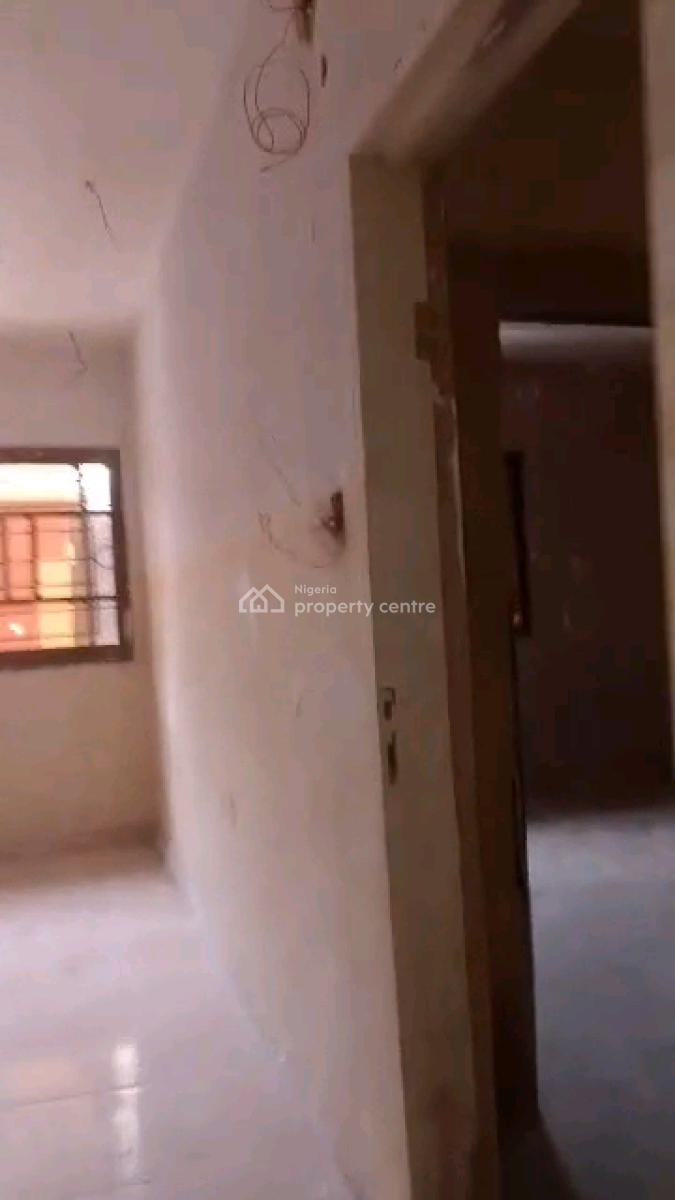 Newly Renovated 2 Bedrooms Flat Apartment 2toilets / 2bathrooms, Abule Ijesha, Yaba, Lagos, Flat / Apartment for Rent