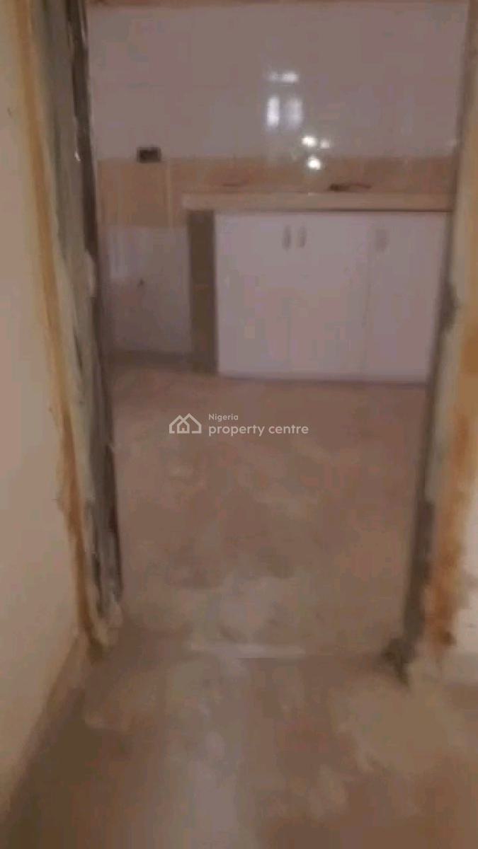 Newly Renovated 2 Bedrooms Flat Apartment 2toilets / 2bathrooms, Abule Ijesha, Yaba, Lagos, Flat / Apartment for Rent