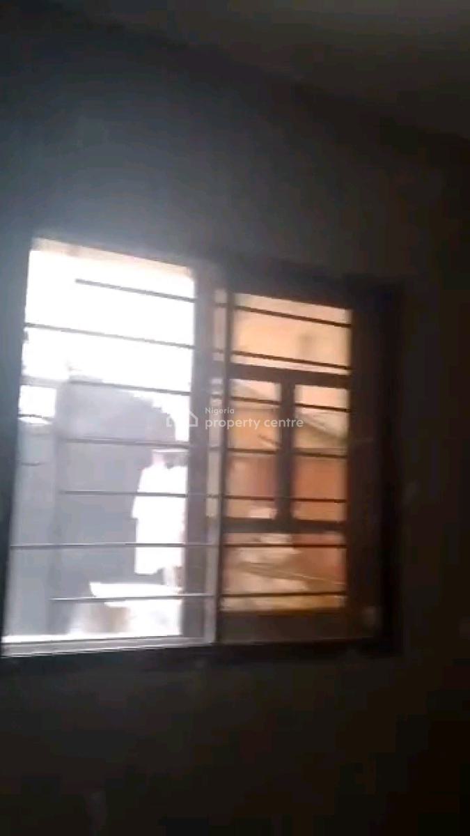 Newly Renovated 2 Bedrooms Flat Apartment 2toilets / 2bathrooms, Abule Ijesha, Yaba, Lagos, Flat / Apartment for Rent