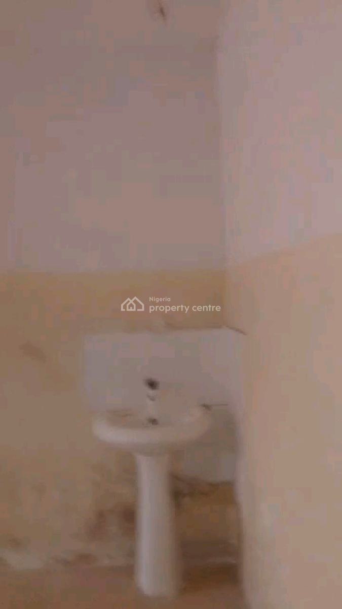 Newly Renovated 2 Bedrooms Flat Apartment 2toilets / 2bathrooms, Abule Ijesha, Yaba, Lagos, Flat / Apartment for Rent