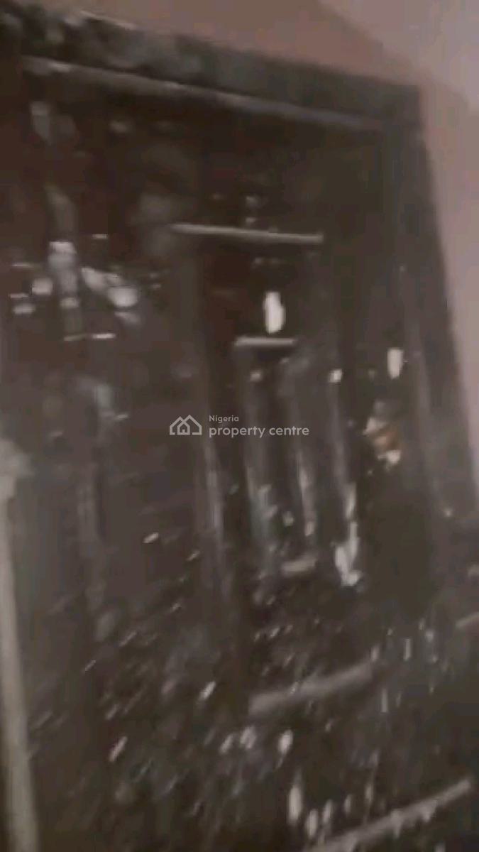 Newly Renovated 2 Bedrooms Flat Apartment 2toilets / 2bathrooms, Abule Ijesha, Yaba, Lagos, Flat / Apartment for Rent