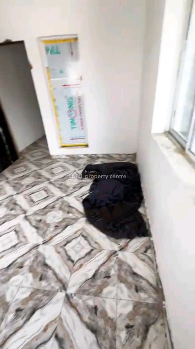 a Decent and Standard Miniflat, Upstairs with 2t2b, Screeded Walls,, Off Morocco Road, Shomolu, Lagos, Mini Flat (room and Parlour) for Rent