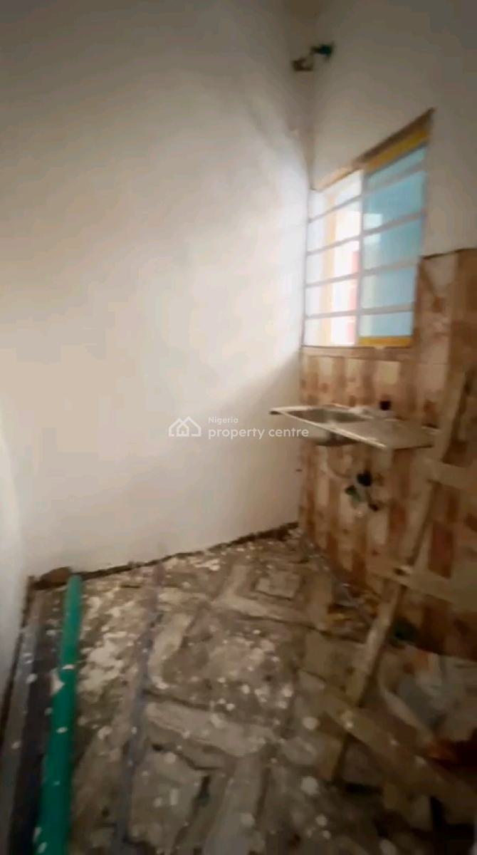 a Decent and Standard Miniflat, Upstairs with 2t2b, Screeded Walls,, Off Morocco Road, Shomolu, Lagos, Mini Flat (room and Parlour) for Rent