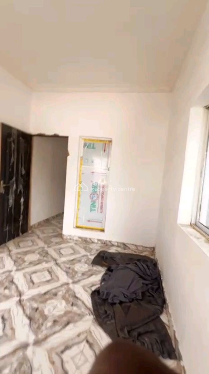 a Decent and Standard Miniflat, Upstairs with 2t2b, Screeded Walls,, Off Morocco Road, Shomolu, Lagos, Mini Flat (room and Parlour) for Rent