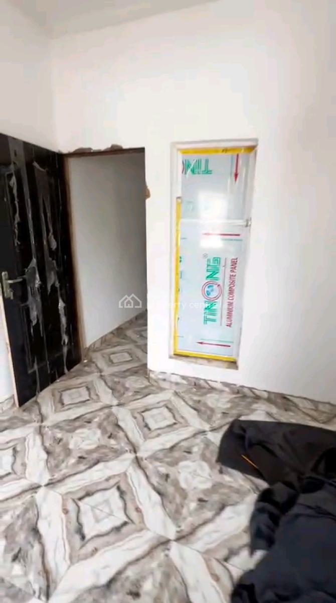 a Decent and Standard Miniflat, Upstairs with 2t2b, Screeded Walls,, Off Morocco Road, Shomolu, Lagos, Mini Flat (room and Parlour) for Rent