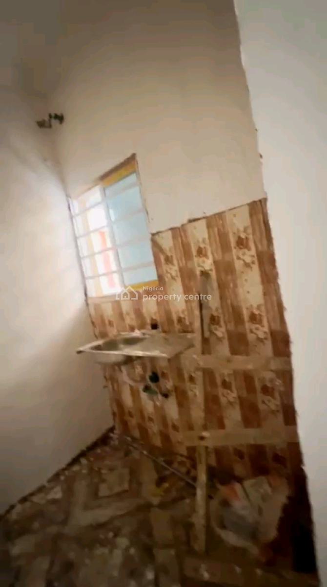 a Decent and Standard Miniflat, Upstairs with 2t2b, Screeded Walls,, Off Morocco Road, Shomolu, Lagos, Mini Flat (room and Parlour) for Rent