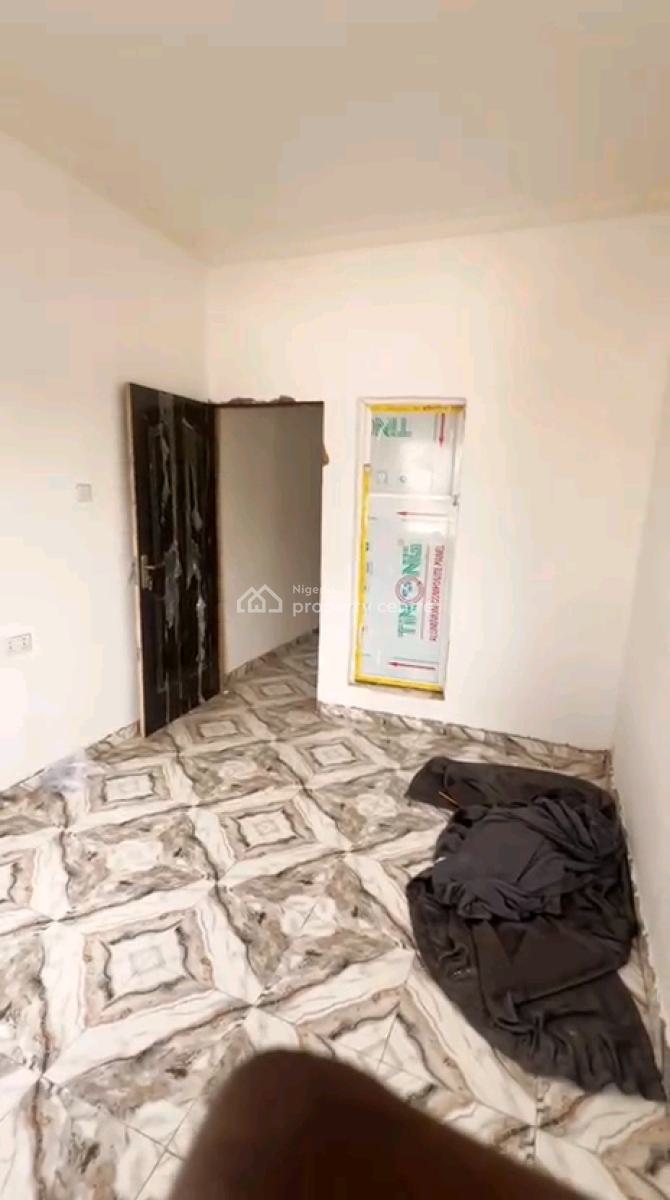 a Decent and Standard Miniflat, Upstairs with 2t2b, Screeded Walls,, Off Morocco Road, Shomolu, Lagos, Mini Flat (room and Parlour) for Rent