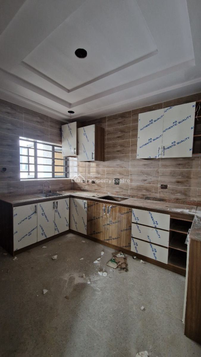 Luxury 3 Bedroom Apartment on 3 Floors, Kolapo Ishola Gra, Akobo, Ibadan, Oyo, Block of Flats for Sale