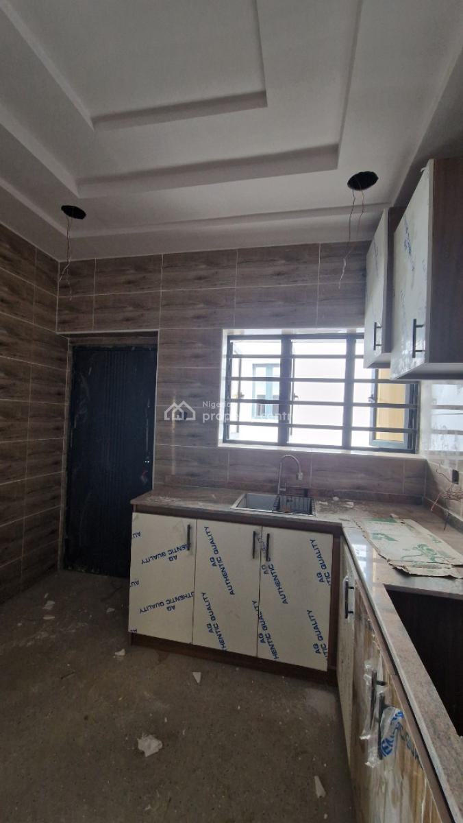 Luxury 3 Bedroom Apartment on 3 Floors, Kolapo Ishola Gra, Akobo, Ibadan, Oyo, Block of Flats for Sale