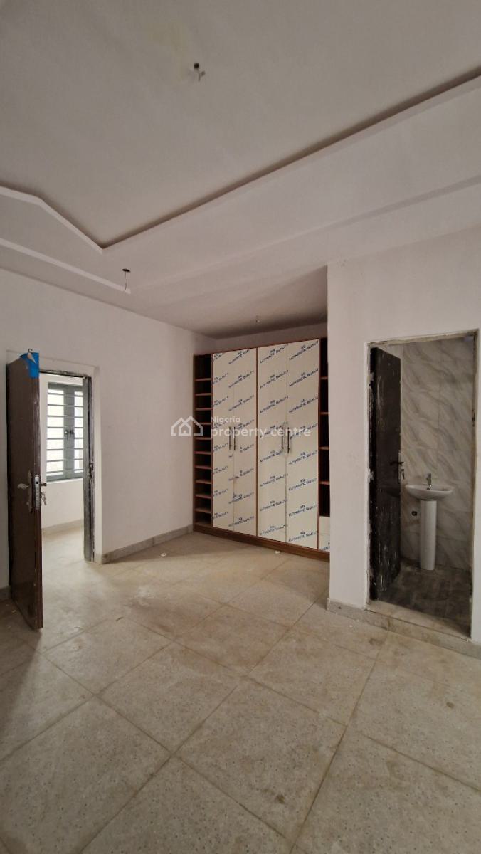 Luxury 3 Bedroom Apartment on 3 Floors, Kolapo Ishola Gra, Akobo, Ibadan, Oyo, Block of Flats for Sale