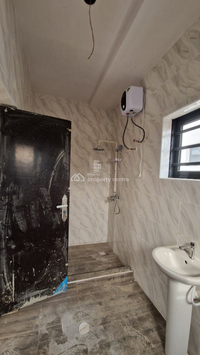 Luxury 3 Bedroom Apartment on 3 Floors, Kolapo Ishola Gra, Akobo, Ibadan, Oyo, Block of Flats for Sale