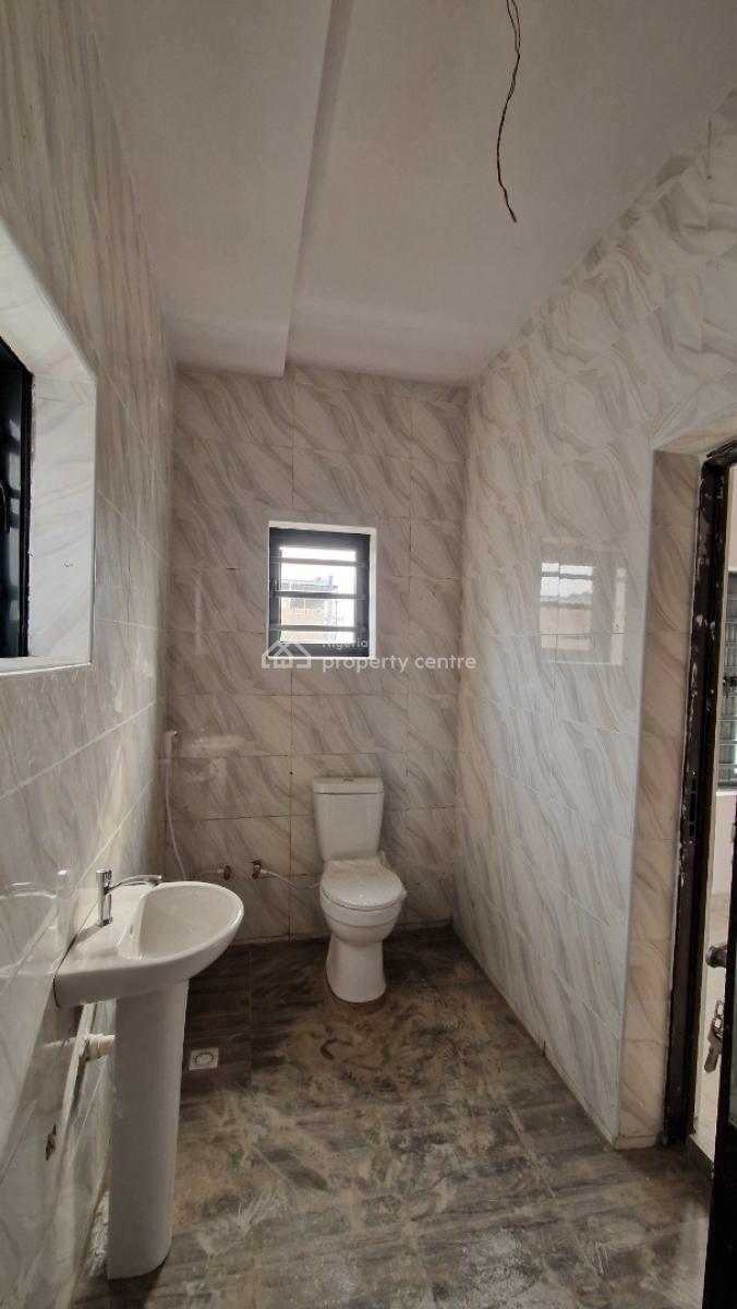 Luxury 3 Bedroom Apartment on 3 Floors, Kolapo Ishola Gra, Akobo, Ibadan, Oyo, Block of Flats for Sale