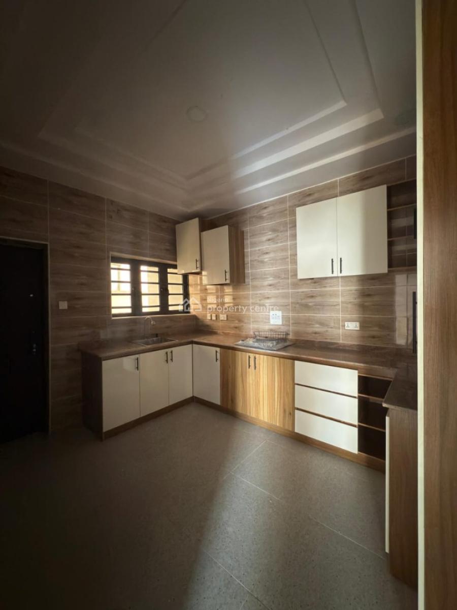 Luxury 3 Bedroom Apartment on 3 Floors, Kolapo Ishola Gra, Akobo, Ibadan, Oyo, Block of Flats for Sale