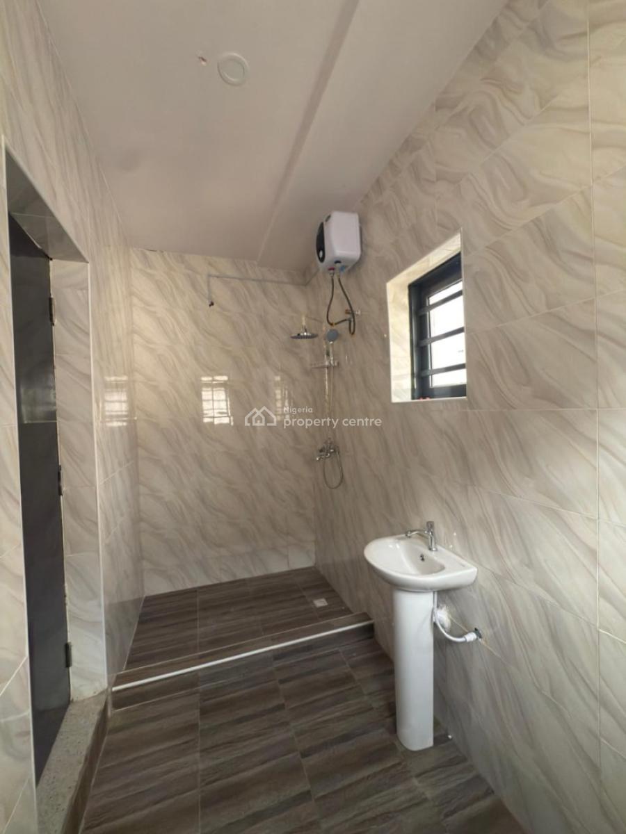 Luxury 3 Bedroom Apartment on 3 Floors, Kolapo Ishola Gra, Akobo, Ibadan, Oyo, Block of Flats for Sale