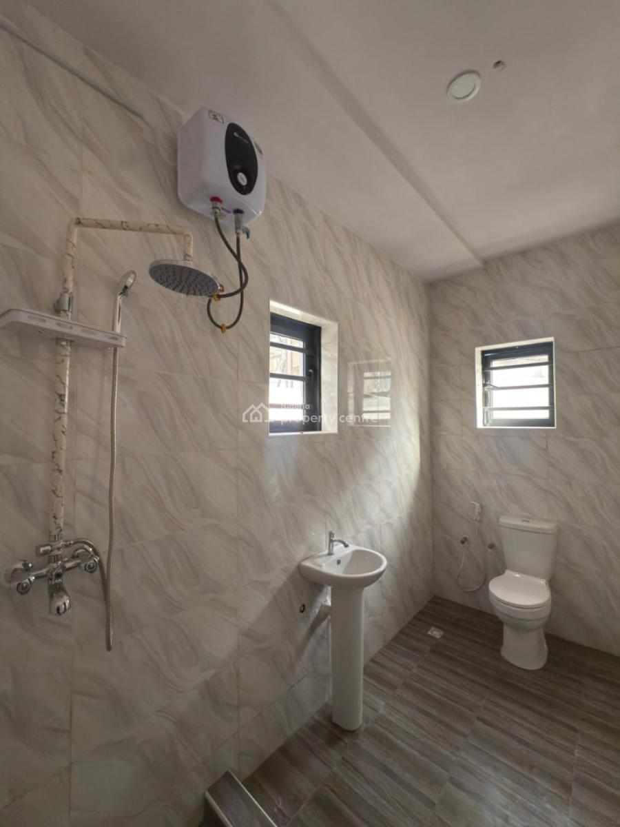 Luxury 3 Bedroom Apartment on 3 Floors, Kolapo Ishola Gra, Akobo, Ibadan, Oyo, Block of Flats for Sale