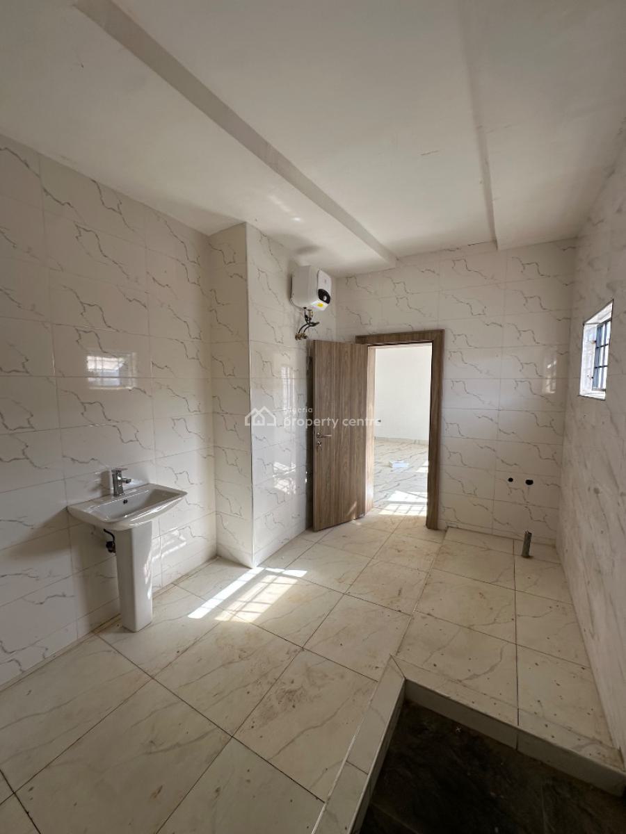 Spacious 3 Bedroom Apartment with Bq, Dakibiyu, Wuye, Abuja, Flat / Apartment for Sale