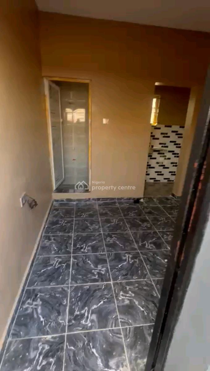 Room Self Off Oresegun Road, Oresegun Road, Akoka, Yaba, Lagos, Self Contain (single Rooms) for Rent