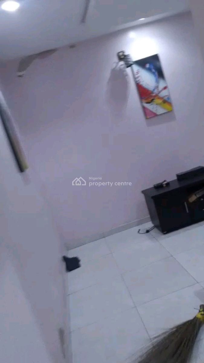 Standard N Executive  Mini Flat, Adekunle, Yaba, Lagos, Mini Flat (room and Parlour) for Rent