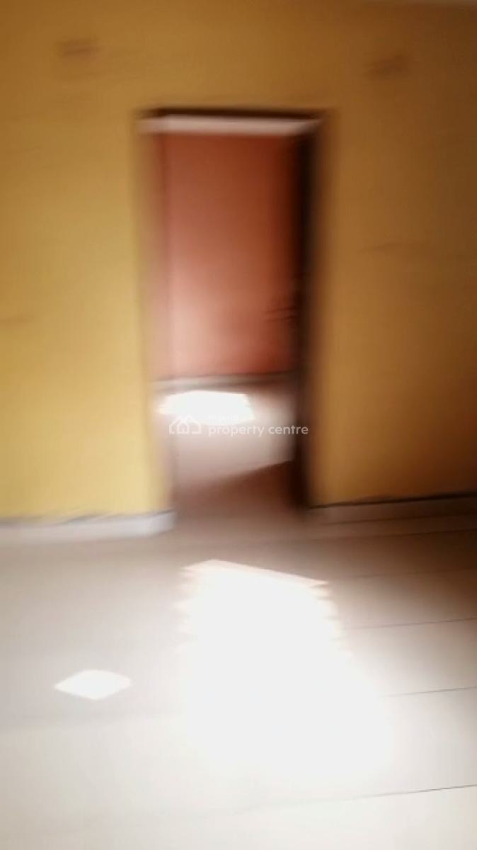 Neatly Used 2 Bedroom Apartment (upstairs), Off Jonathan Coker, New Oko-oba, Agege, Lagos, Flat / Apartment for Rent