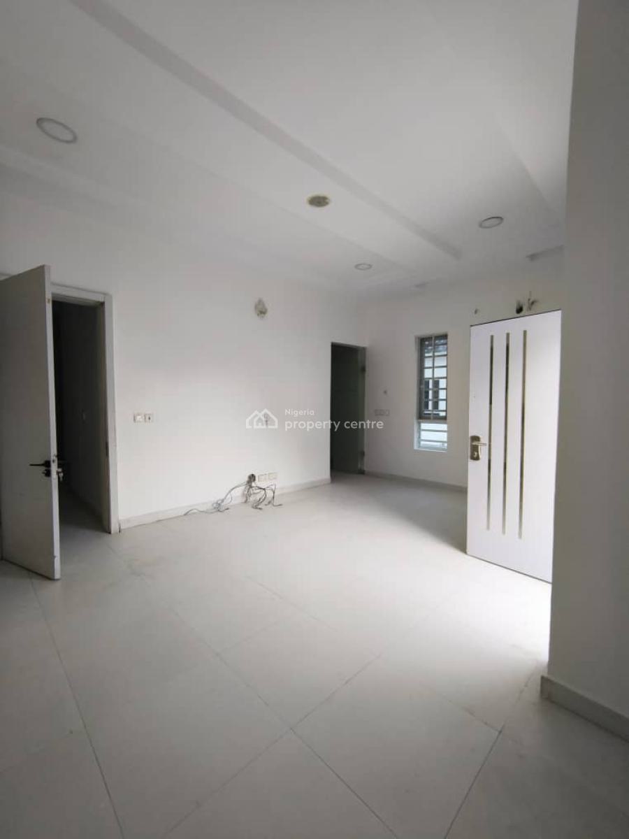 Luxury Spacious Well Remodeled Modern Type 5 Bedroom Fully Detached, Chevron, Lekki, Lagos, Detached Duplex for Rent