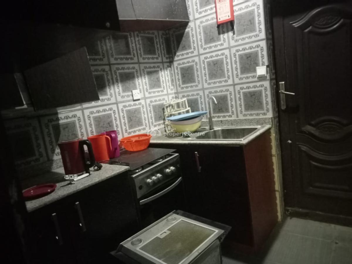 Well Maintained 2 Bedroom Terrace at Lekki Phase 1, Lekki Phase 1, Lekki, Lagos, Flat / Apartment for Rent