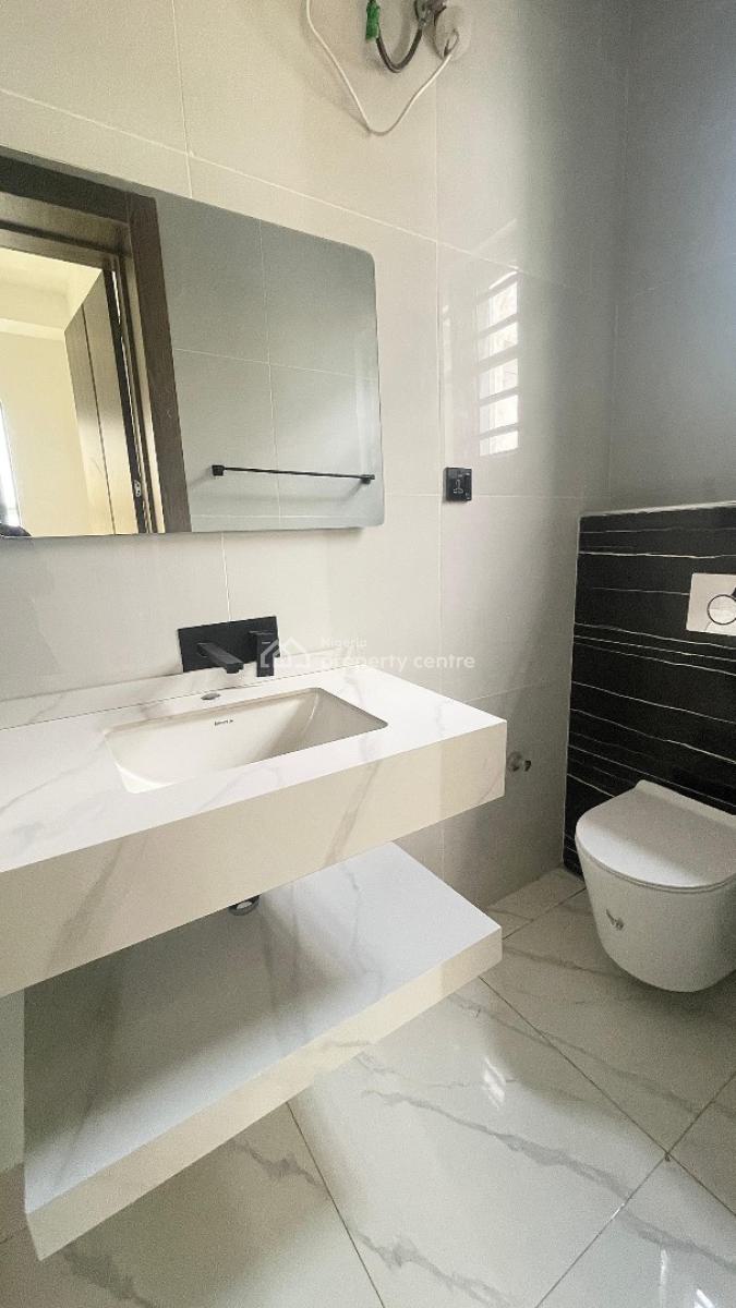 Elegant 2 Bedroom Apartment Fully Serviced, Lekki Phase 1, Lekki, Lagos, Flat / Apartment for Sale
