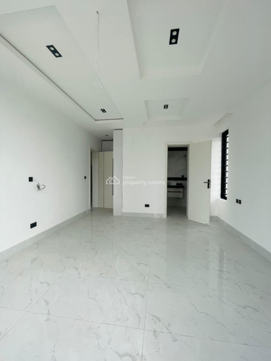 Well Spacious 2 Bedroom Apartment in a Prime Location, Ikate, Lekki, Lagos, Block of Flats for Sale