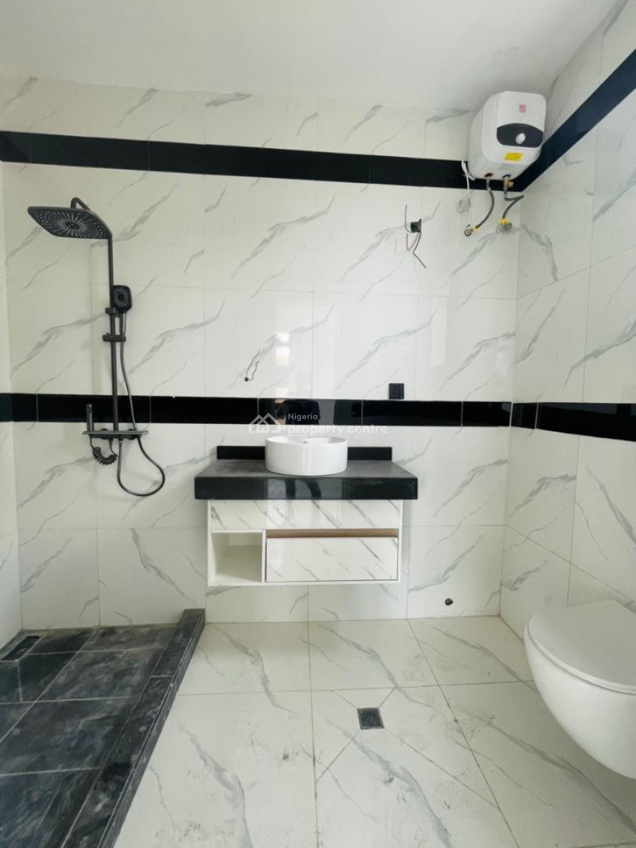 Well Spacious 2 Bedroom Apartment in a Prime Location, Ikate, Lekki, Lagos, Block of Flats for Sale