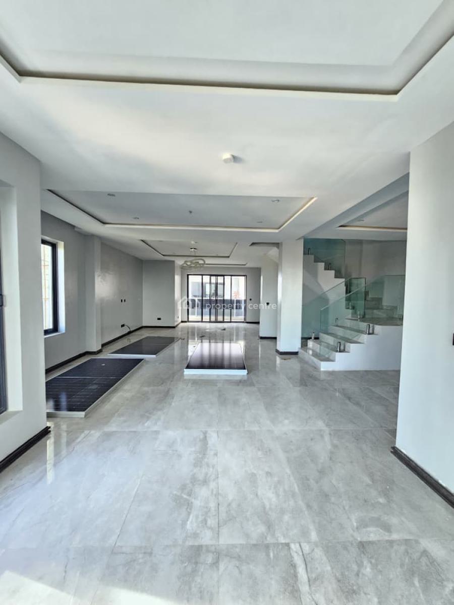 Outstanding Luxury Spacious 5 Bedroom Penthouse with Bq, Lekki Phase Is, Lekki Phase 1, Lekki, Lagos, Block of Flats for Sale