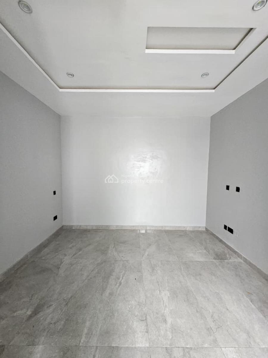 Outstanding Luxury Spacious 5 Bedroom Penthouse with Bq, Lekki Phase Is, Lekki Phase 1, Lekki, Lagos, Block of Flats for Sale