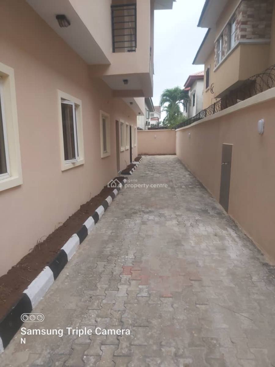 Well Maintained and Newly Renovated 5bedrooms, Lekki Phase 1, Lekki, Lagos, Detached Duplex for Rent