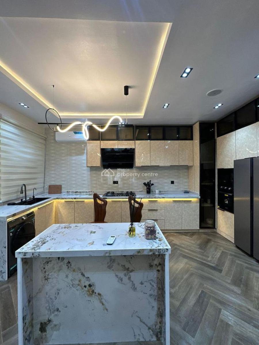 Spacious 3 Three Bedroom Apartment with Bathtub ,private Balcony, Ps5, Lekki Phase 1, Lekki, Lagos, Flat / Apartment Short Let