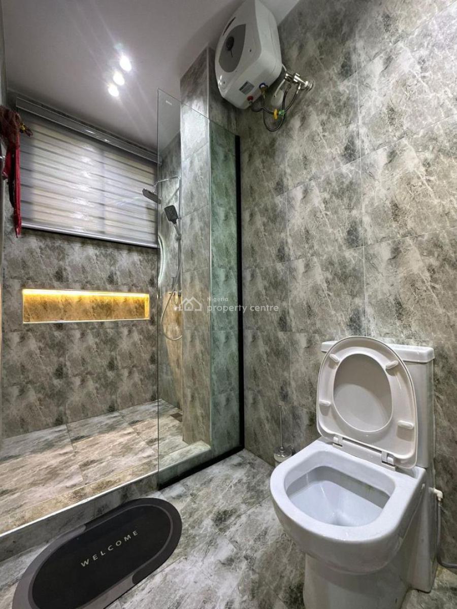 Spacious 3 Three Bedroom Apartment with Bathtub ,private Balcony, Ps5, Lekki Phase 1, Lekki, Lagos, Flat / Apartment Short Let