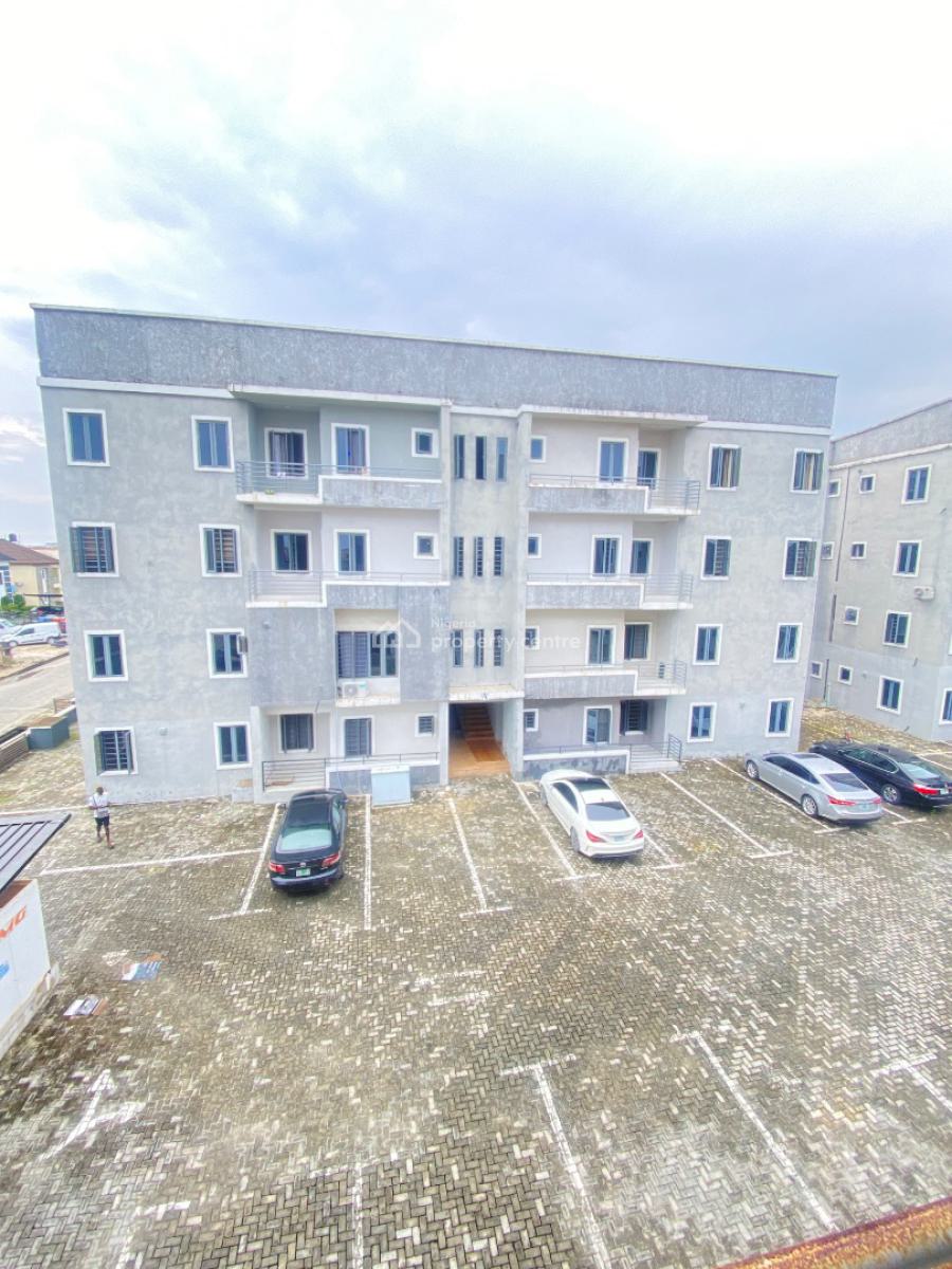Distress! Very Spacious 3bedroom Flat with Bq, Orchid Road Lekki, Lekki, Lagos, Flat / Apartment for Sale