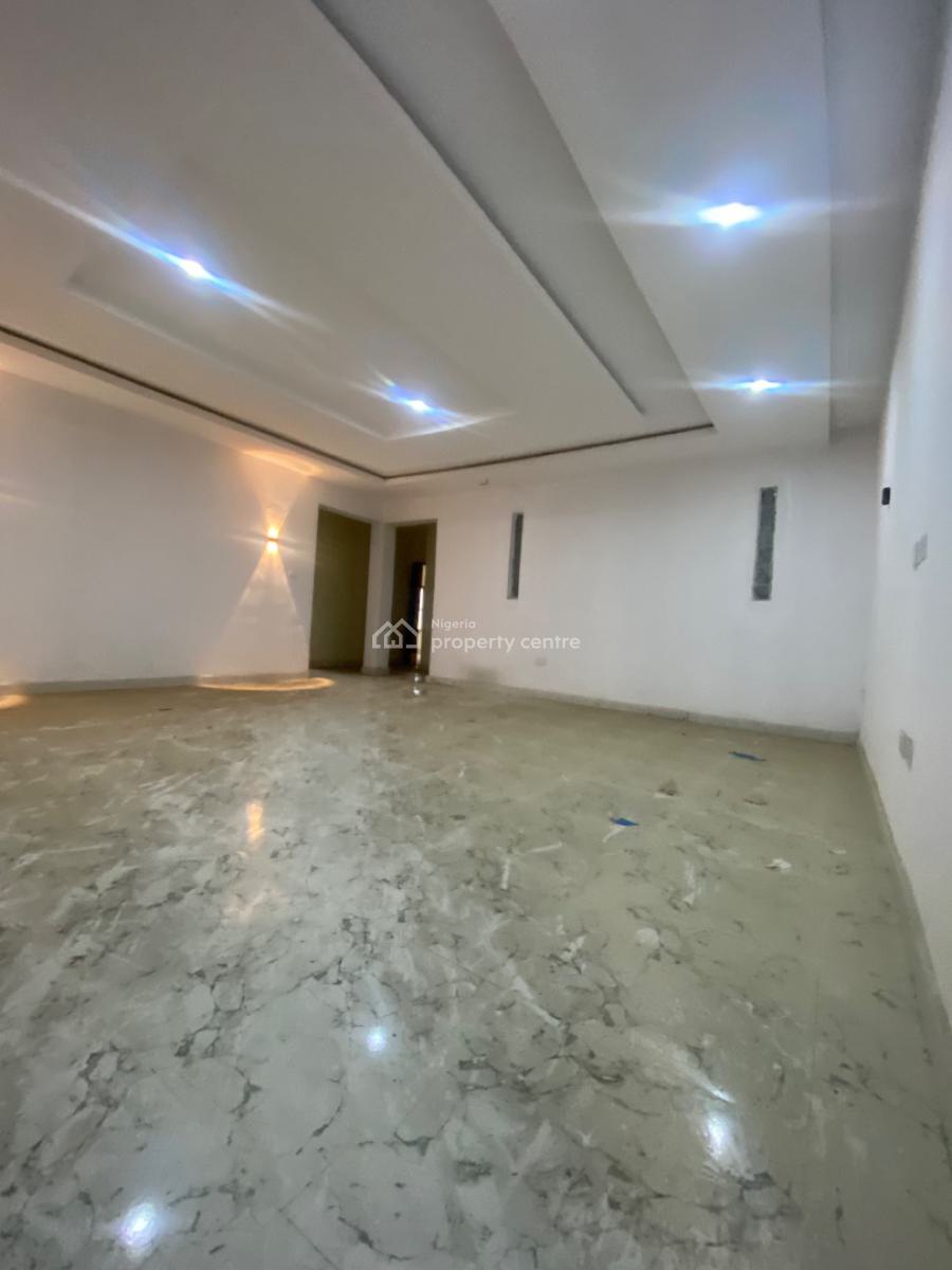 Distress! Very Spacious 3bedroom Flat with Bq, Orchid Road Lekki, Lekki, Lagos, Flat / Apartment for Sale