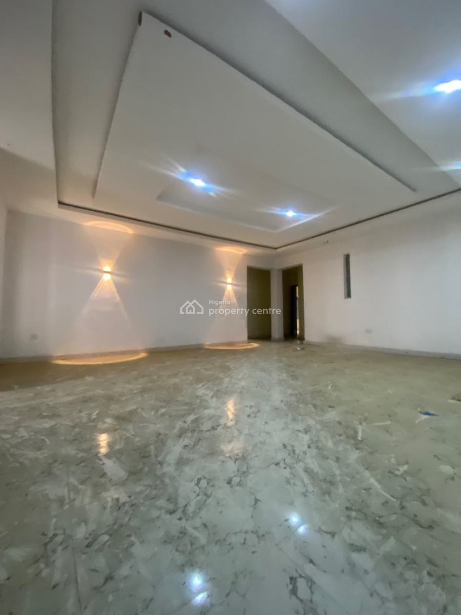 Distress! Very Spacious 3bedroom Flat with Bq, Orchid Road Lekki, Lekki, Lagos, Flat / Apartment for Sale