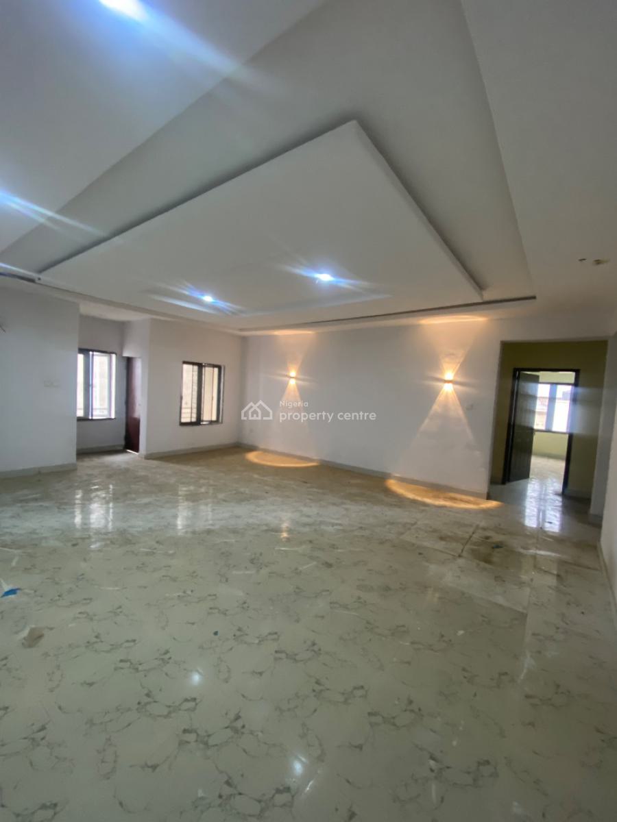 Distress! Very Spacious 3bedroom Flat with Bq, Orchid Road Lekki, Lekki, Lagos, Flat / Apartment for Sale