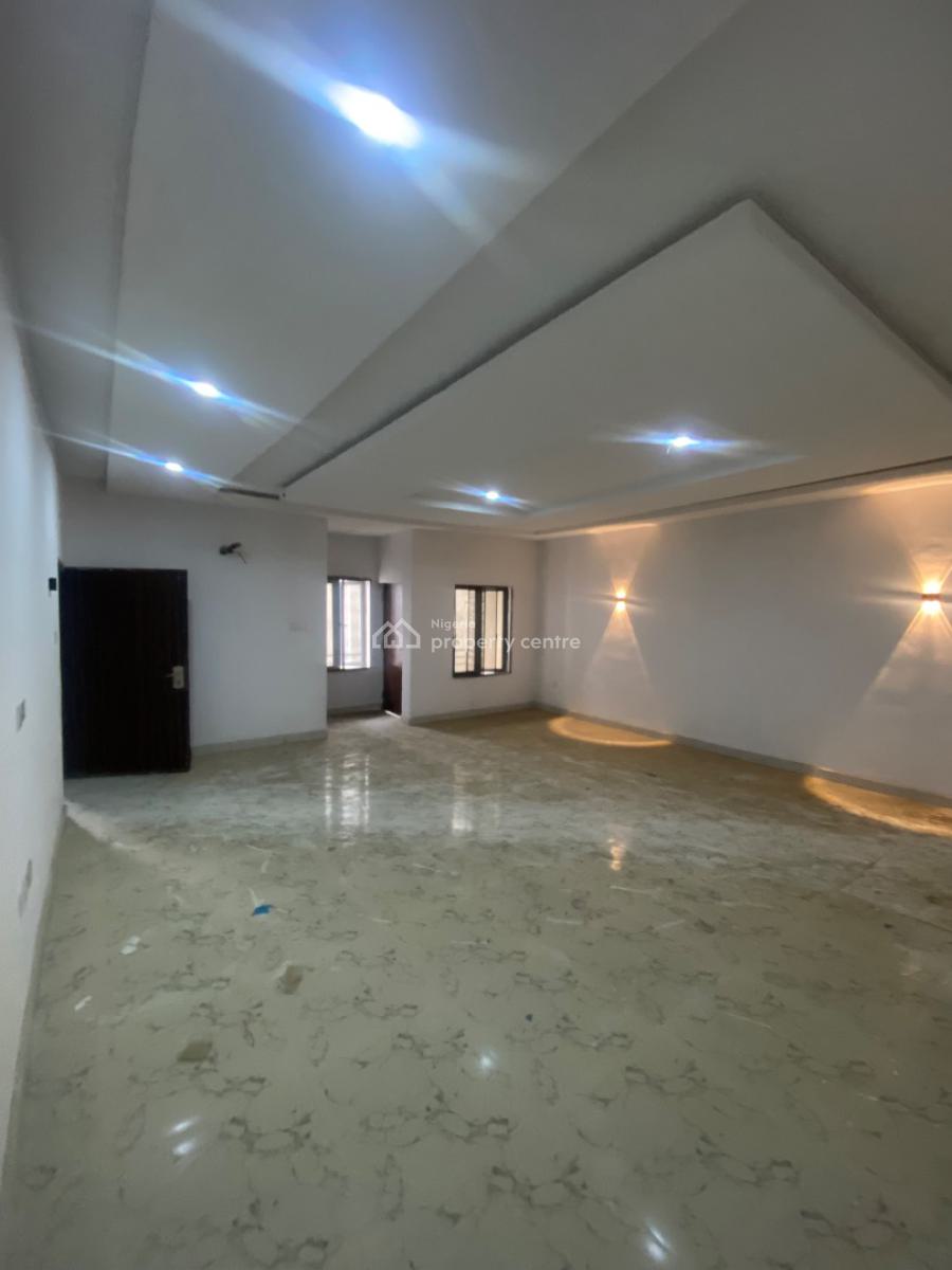 Distress! Very Spacious 3bedroom Flat with Bq, Orchid Road Lekki, Lekki, Lagos, Flat / Apartment for Sale