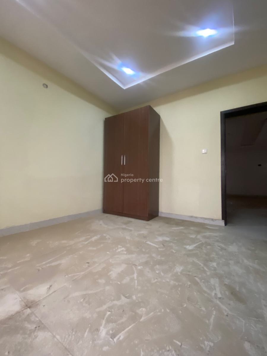 Distress! Very Spacious 3bedroom Flat with Bq, Orchid Road Lekki, Lekki, Lagos, Flat / Apartment for Sale